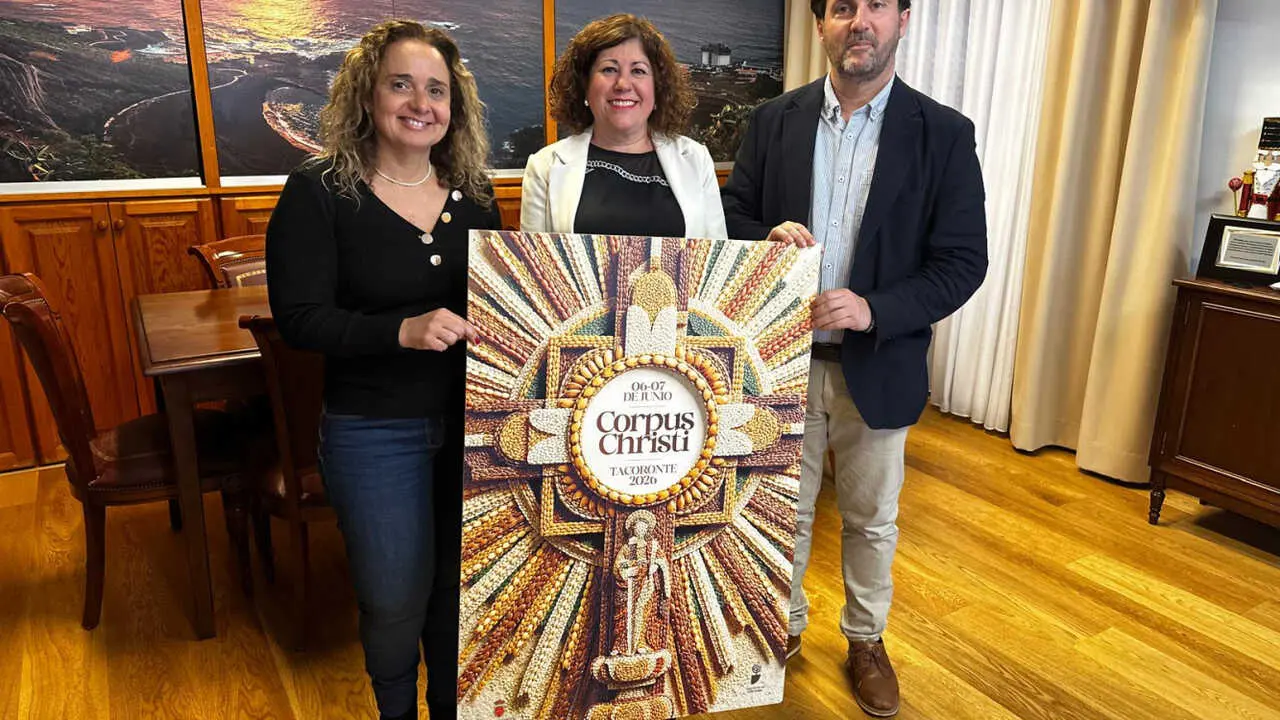 Alcaldesa y tenientes de alcalde muestra el cartel anunciador del Corpus Christi 2026 de Tacoronte