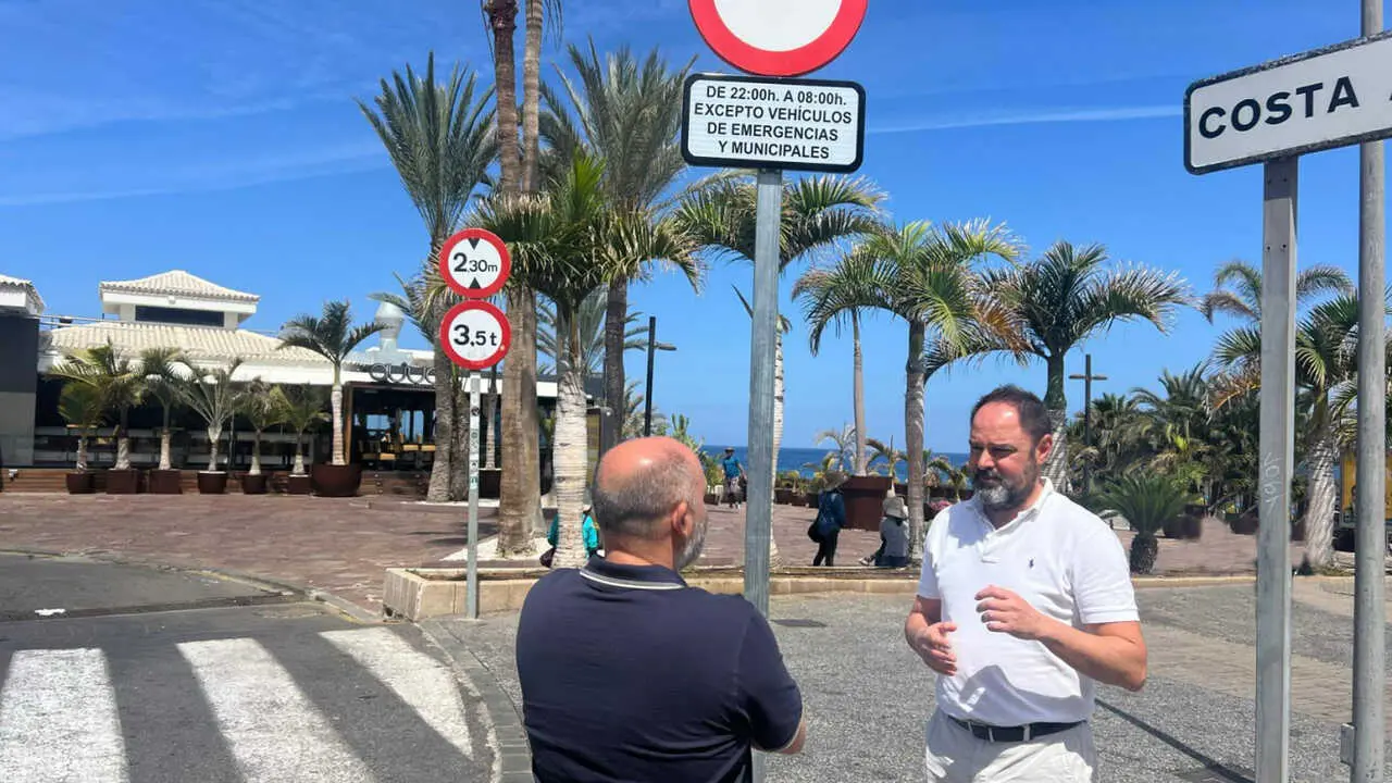 ARONA REGULA ESTACIONAMIENTO