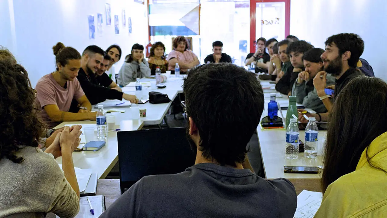 Jovenes espa&ntilde;oles