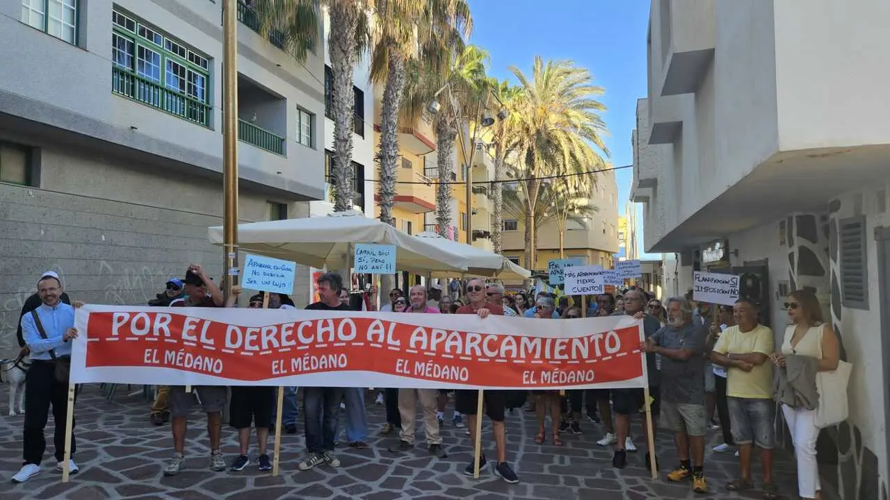 Casi 200 personas asistieron a la manifestaci&oacute;n de El M&eacute;dano. / Carlota Pobeda