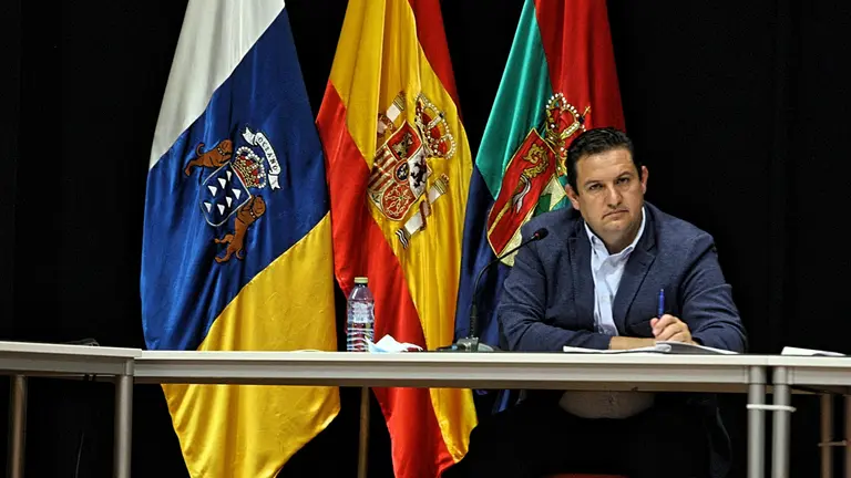 Jos&eacute; Juli&aacute;n Mena Alcalde de Arona 648_Fotor