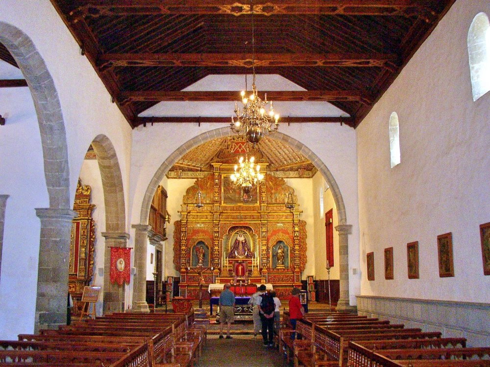Adeje-iglesia-interior_Fotor