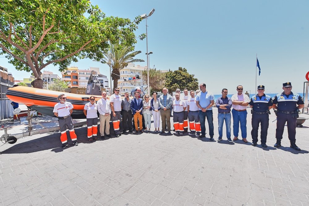 Entrega embarcación a Cruz Roja
