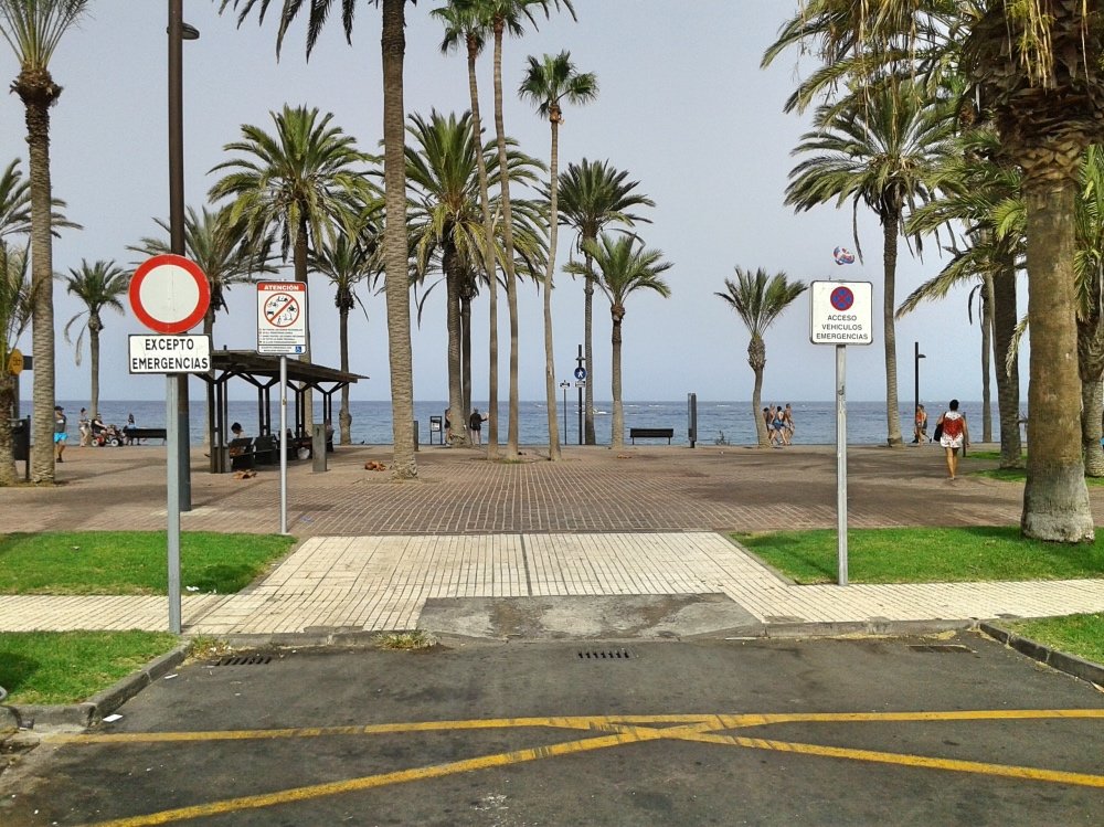 ACCESO POR CENTRO COMERCIAL PRESIDENTE