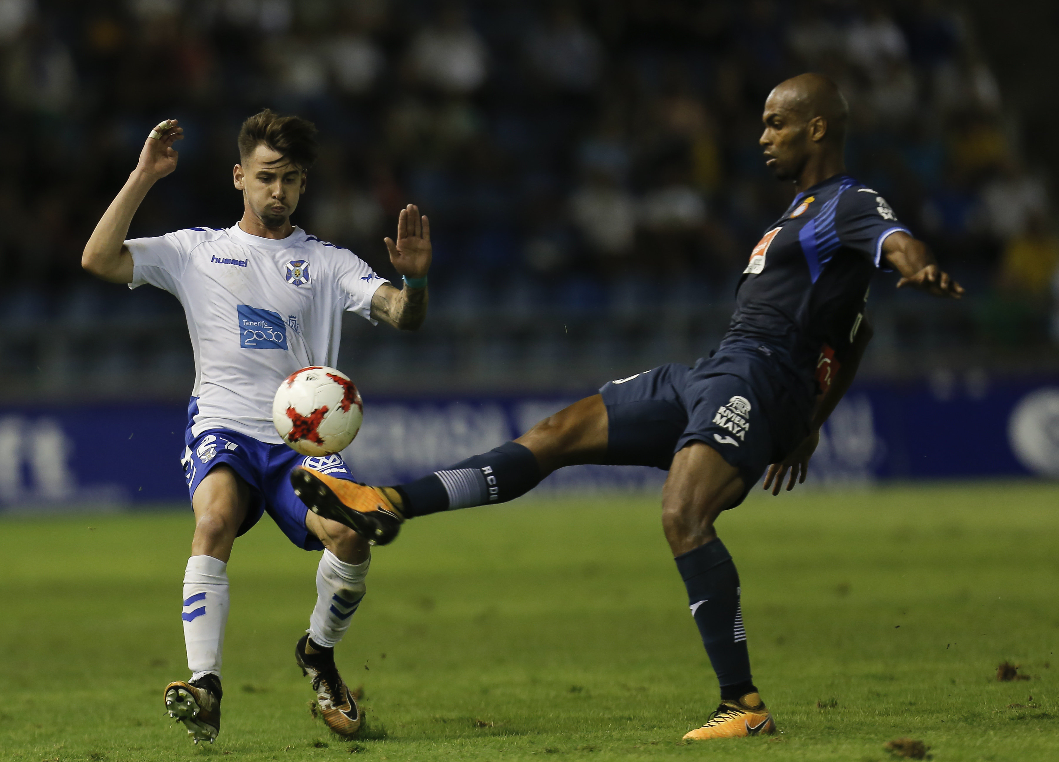 ESTADIO HELIODORO RODRÍGUEZ LÓPEZ. JORNADA 4 COPA DEL REY.
PARTIDO TENERIFE-ESPAÑOL.
EN LA IMAGEN, LUIS PÉREZ EN ACCIÓN.
/SANTIAGO FERRERO