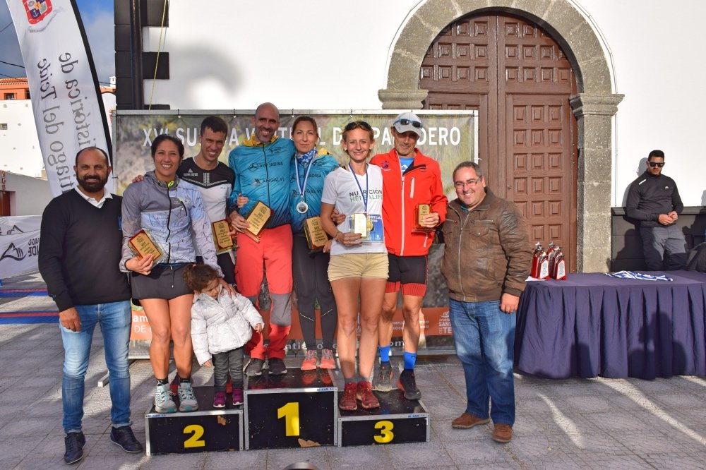 Podium masculino y femenino local-2_Fotor