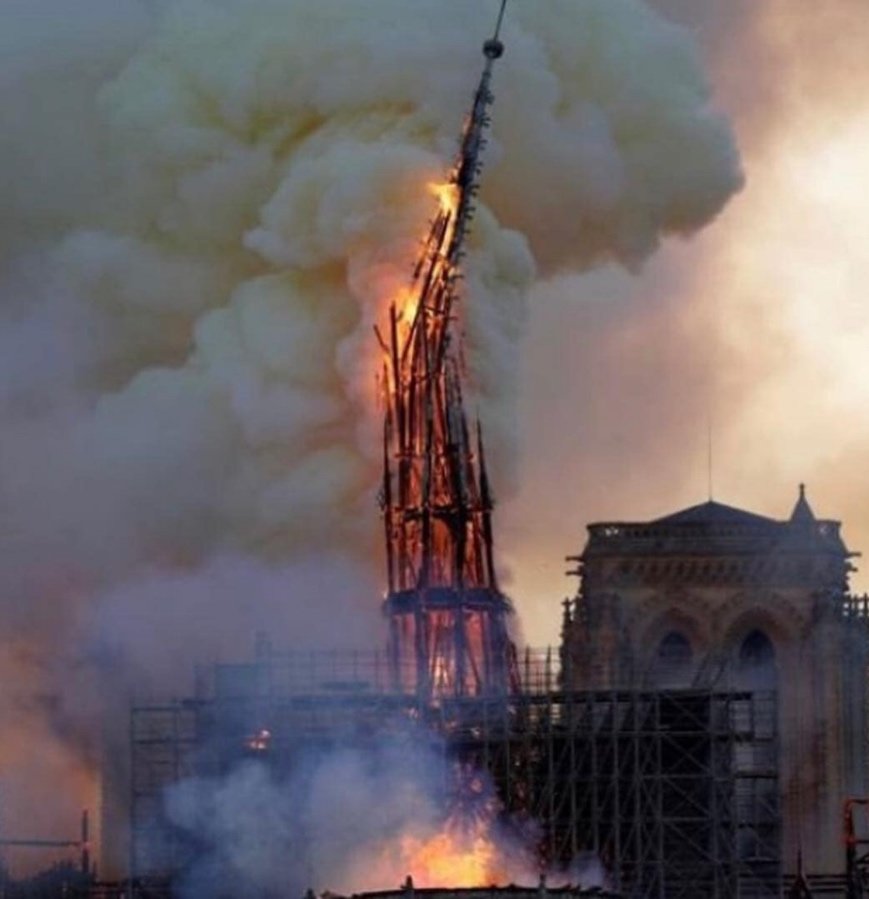 Incendio en la Catedral de Notre Dame988_Fotor