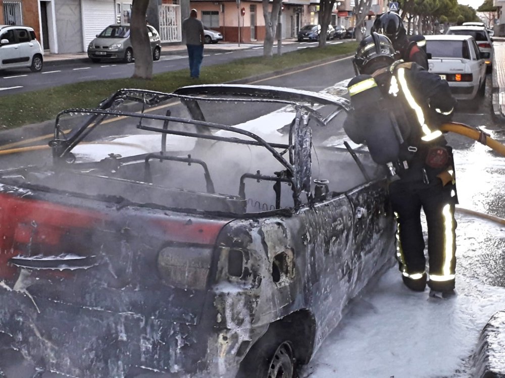 Bomberos-TNF_IncendioVehículoElFraile4_Fotor