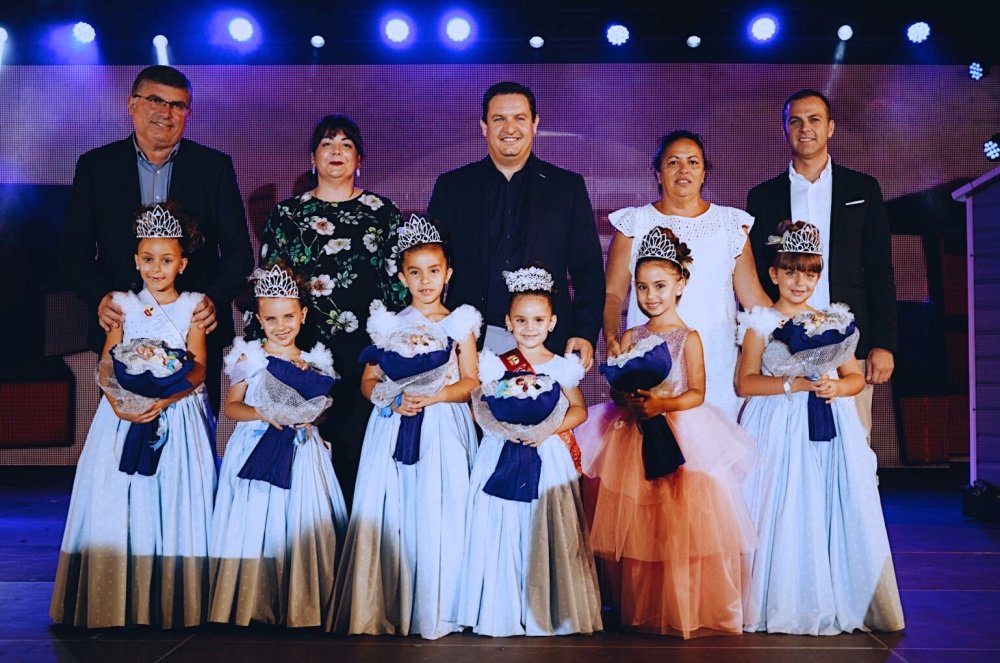 Candidatas, reina y corporación_Fotor