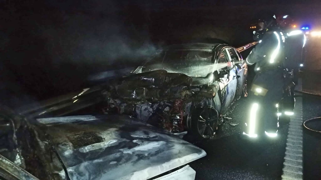 FotoBomberosTF_IncendiovehículoAutopista1_Fotor
