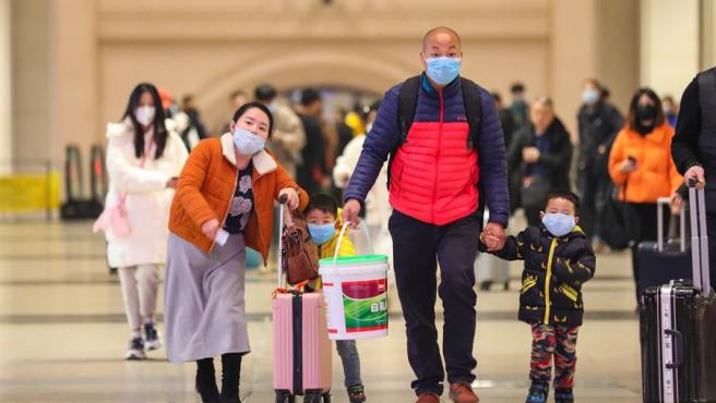 todos-con-mascarillas-coronavirus-wuhan