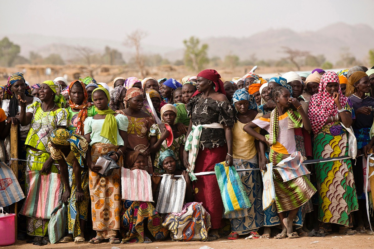 grupo_de_africanos_refugiados_africanos_de_nigeria_Fotor