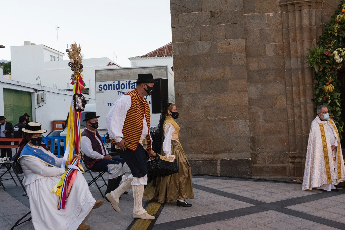 Fiestas San Antonio de Padua Granadilla Ofrenda 4_Fotor