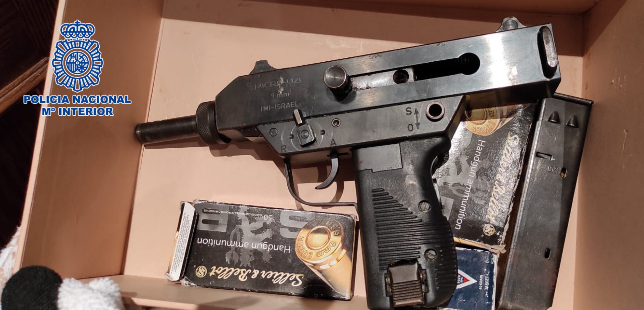 Policía Uzi 9 milimetros SUBFUSIL_Fotor