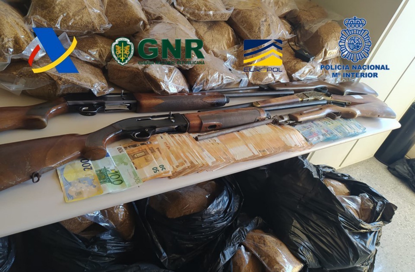 Policía contrabando tabaco 1-47