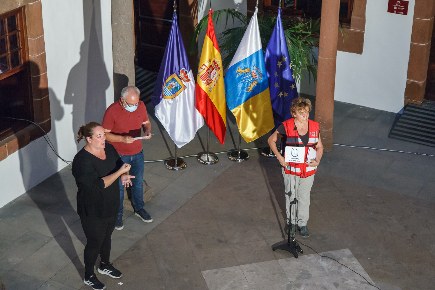 Miguel Ángel Morcuende y María José Blanco, durante la rueda de prensa del PEVOLCA(1)
