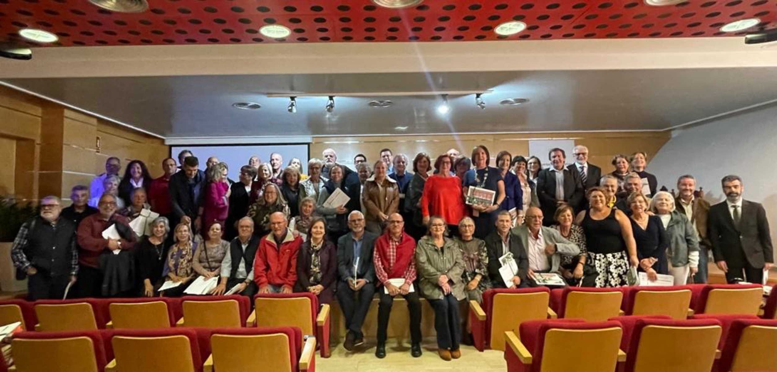 Foto de familia homenaje personal jubilado GAPTFE