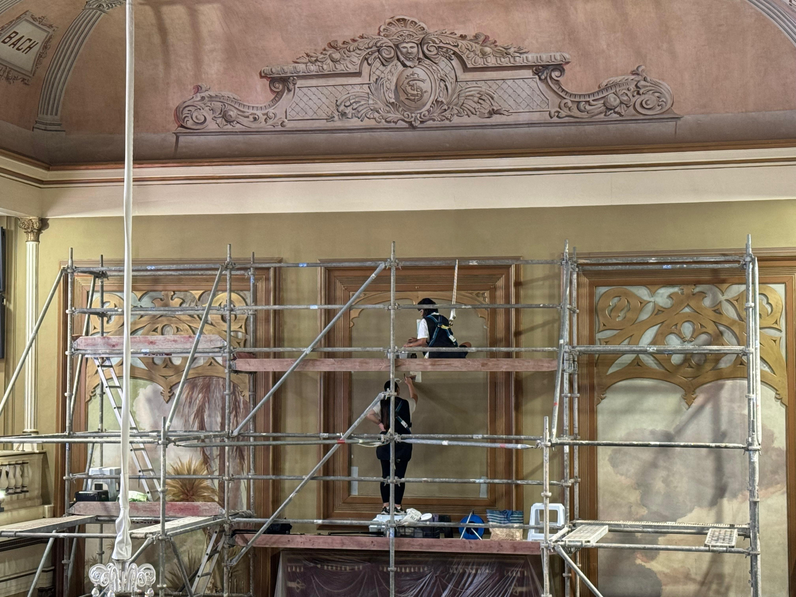 Restauración de un lienzo oculto durante décadas en el salón de plenos_8795