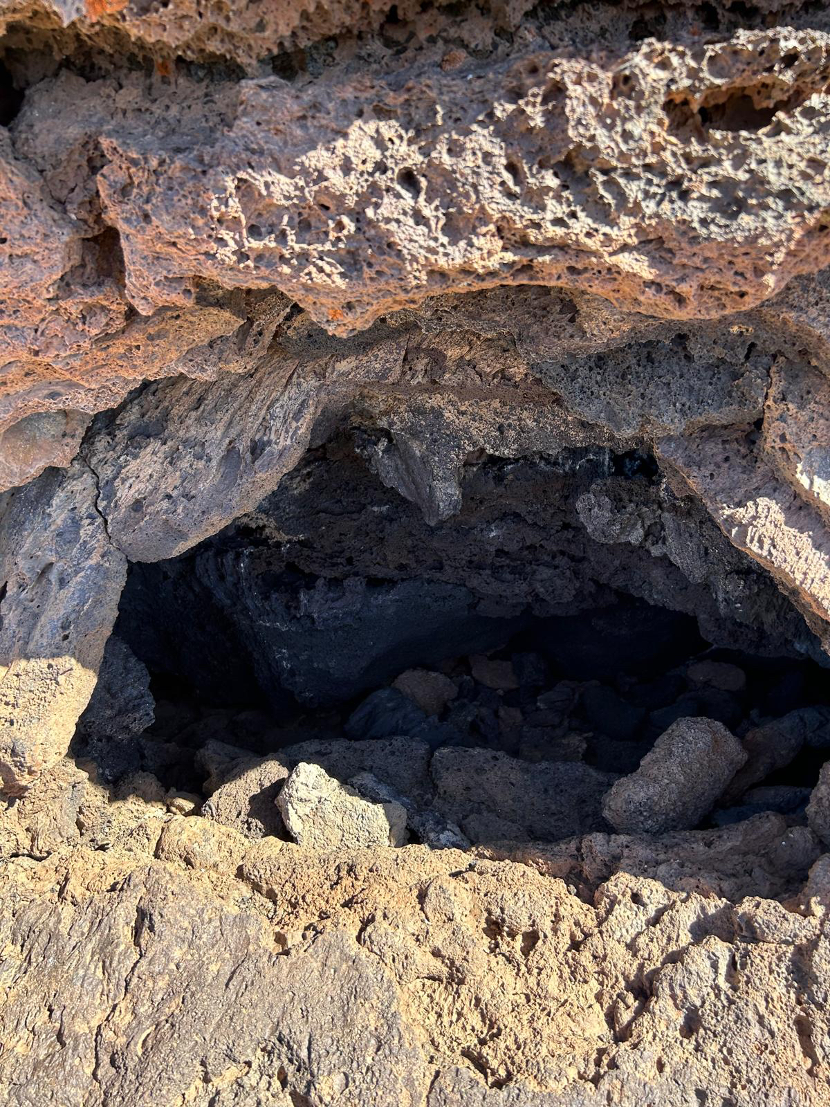 No se han obtenido indicios suficientes para confirmar la existencia de fosas en este espacio ubicado en Las Cañadas del Teide